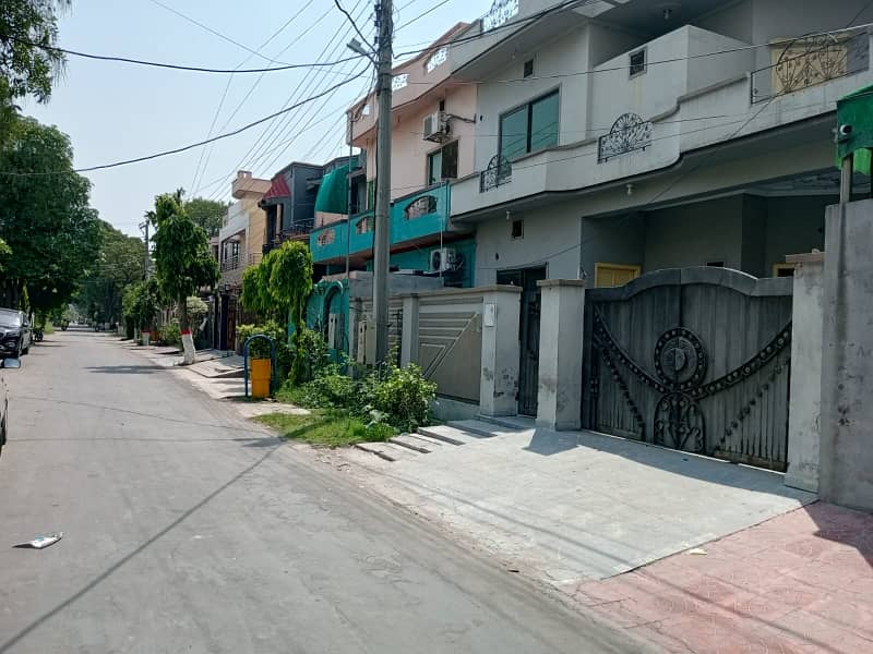 Reserve A Centrally Located Prime Location House Of 10 Marla In Wapda Town - Block C1 3