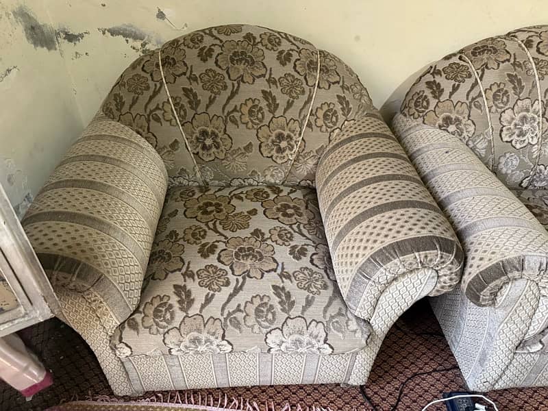 Complete Sofa Set Available for Sale 2
