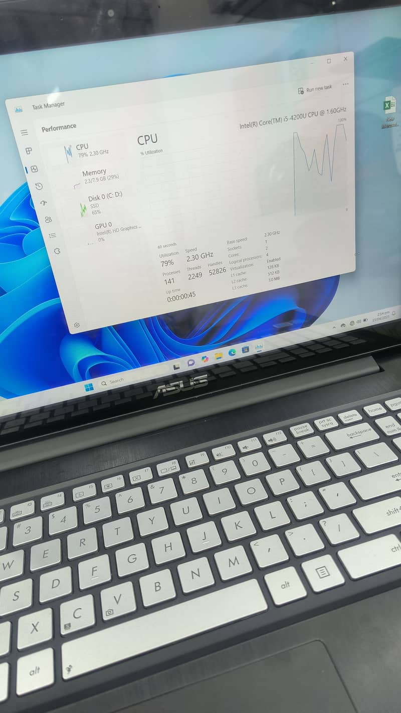 Asus i5 4 gen 8gb DDR3 256gb SSD IPS Touch Display 4