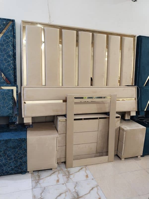 Bed set / Brand New Bed dressing and side tables in velvet fabric 1