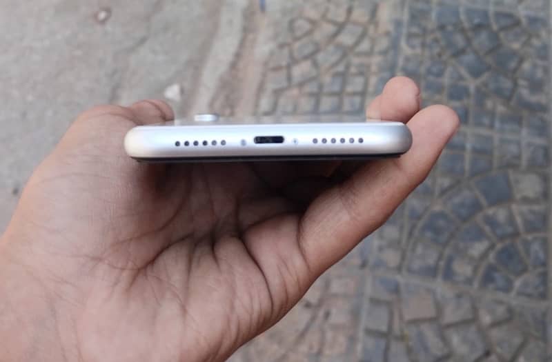 Iphone XR (64gb) factory unlock 2