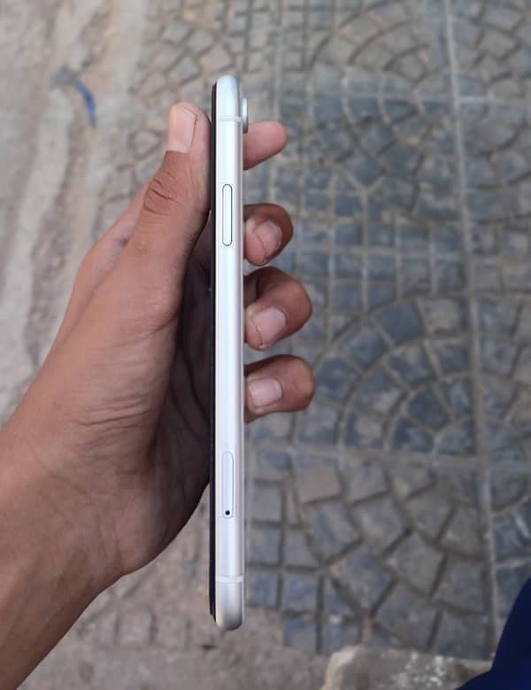 Iphone XR (64gb) factory unlock 3
