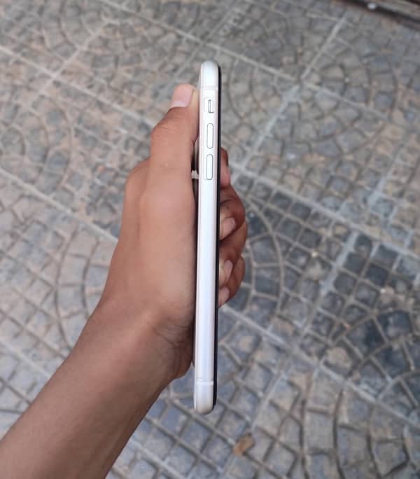 Iphone XR (64gb) factory unlock 6