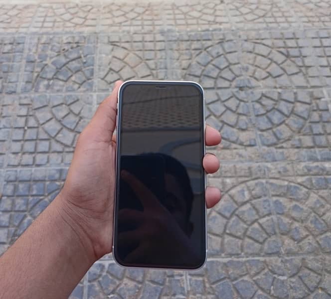 Iphone XR (64gb) factory unlock 7