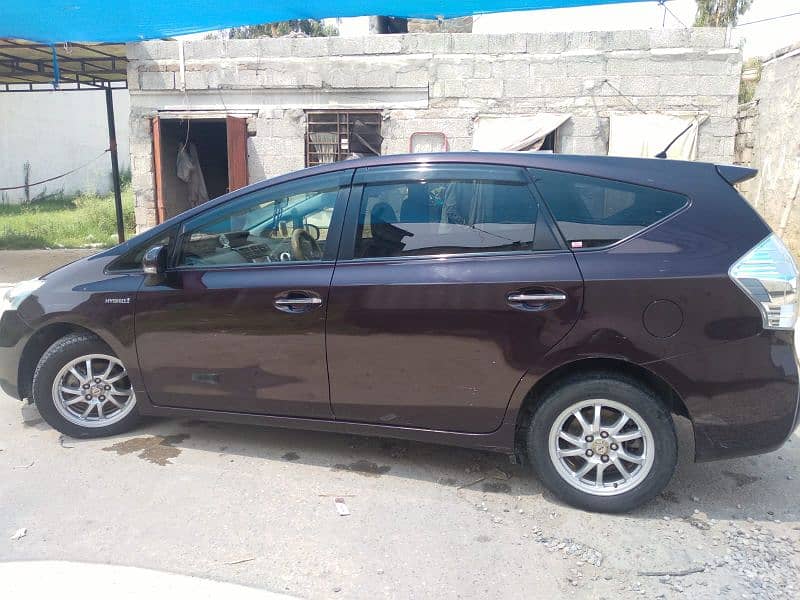 Toyota Prius Alpha 2013 2