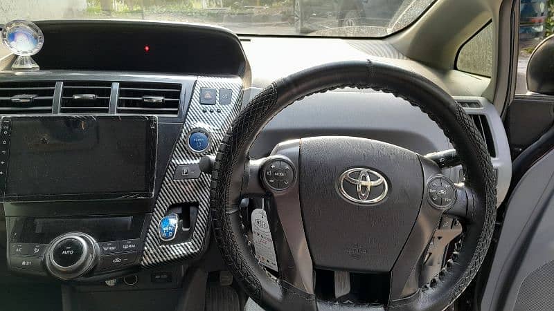 Toyota Prius Alpha 2013 4