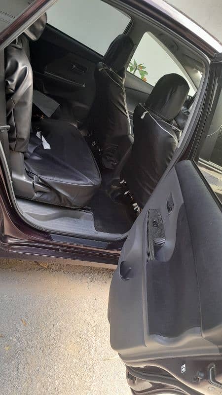 Toyota Prius Alpha 2013 5