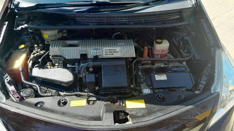 Toyota Prius Alpha 2013 7