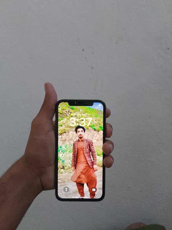 iphone xs with box  256. 0