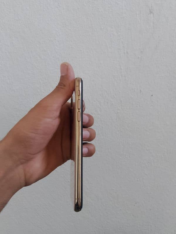 iphone xs with box  256. 1