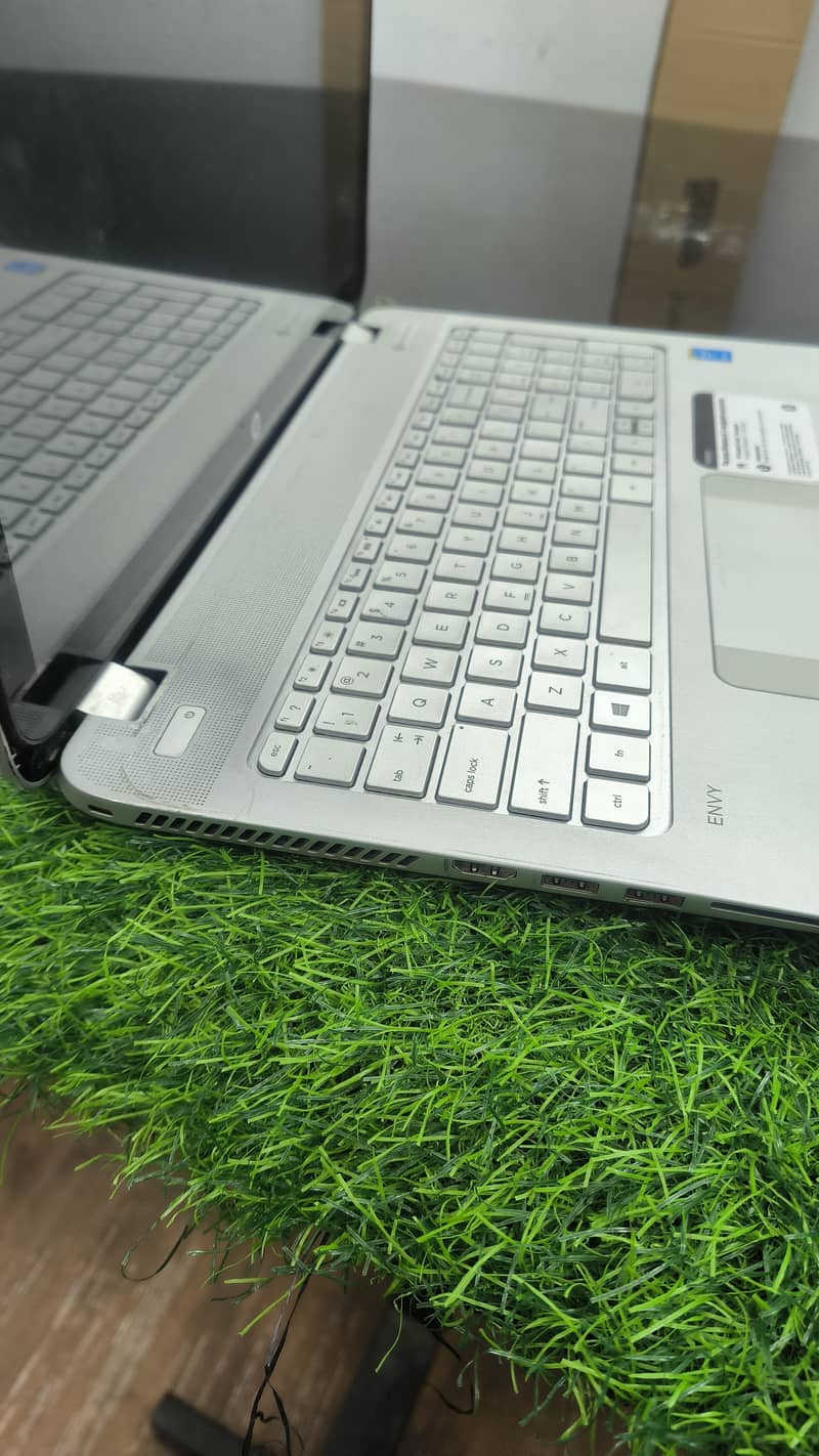 Hp i5 4th gen 8gb DDR3 256gb SSD IPS Touch Display 3