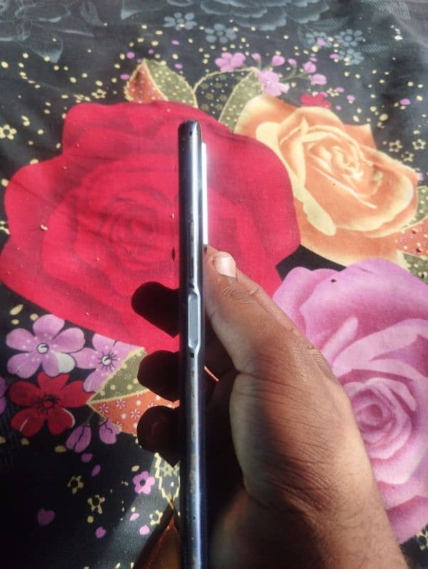 painal change speaker me Thora problam he baqi mobile VIP he 8 128 4