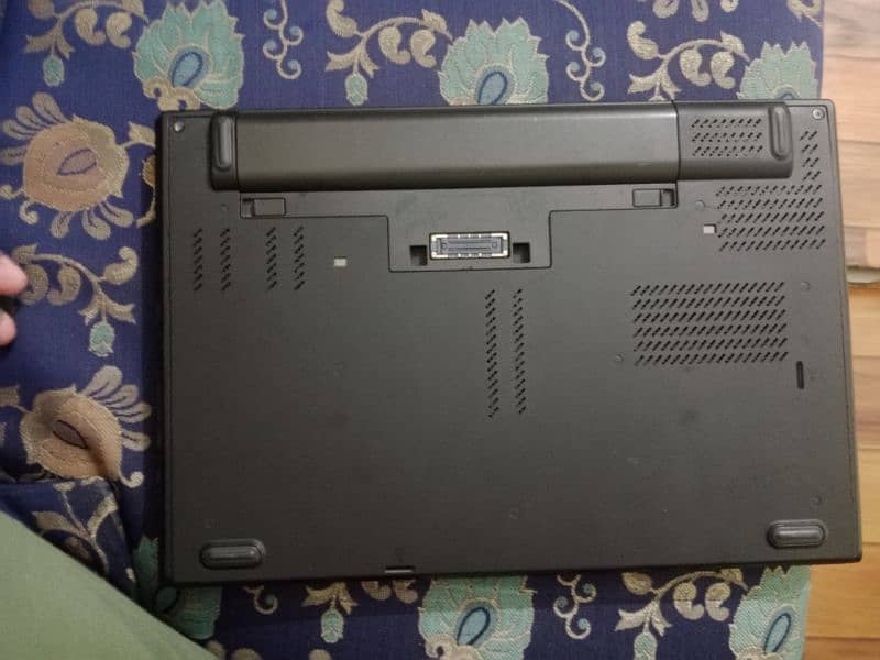 having 2 issues speaker and g button but g button work properly 2