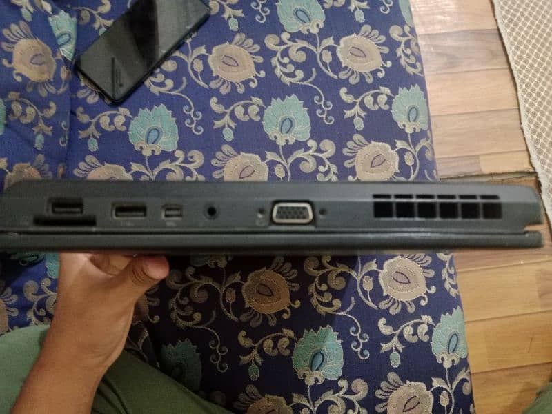 having 2 issues speaker and g button but g button work properly 5