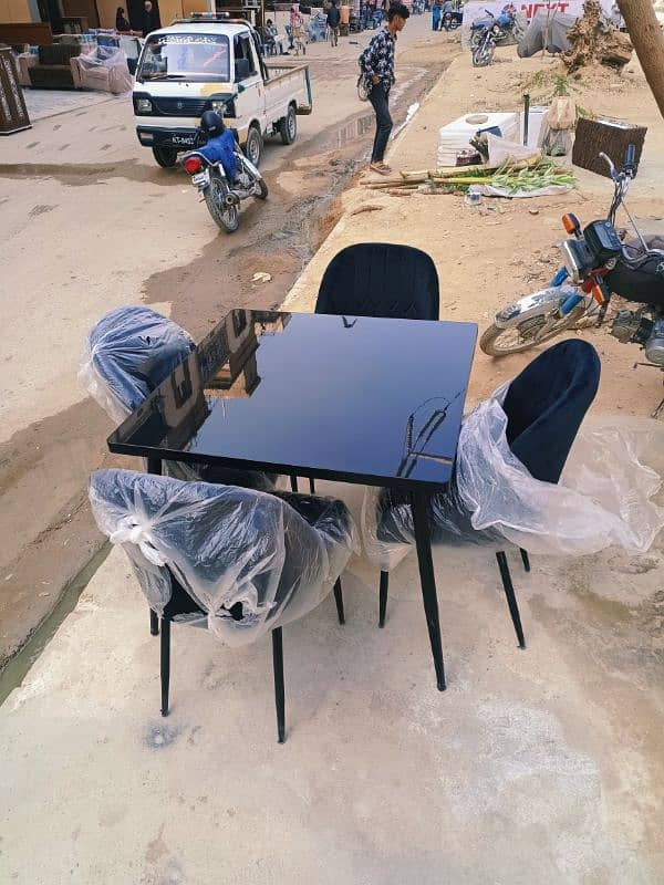 Dinning table / 4 seater / dine set / table set / 10
