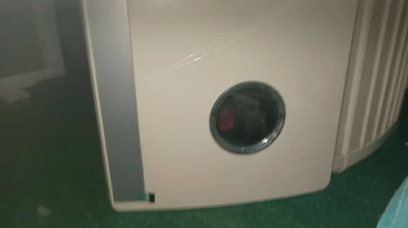 one month use . bilkul new AC 1