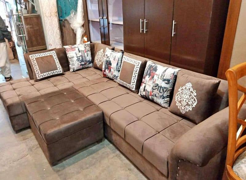 L shaped sofa and 5 Setter and 7 Setter 12