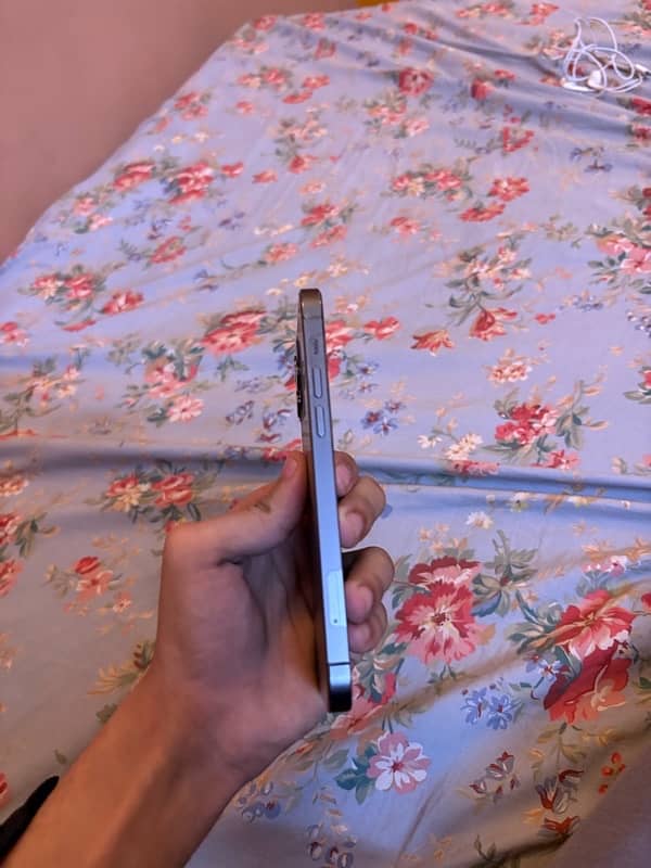 iphone 12 pro factory unlock/ exchange possible 3