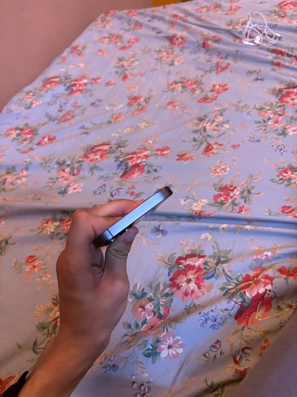 iphone 12 pro factory unlock/ exchange possible 6