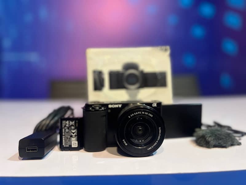ZV-E10 Interchangeable Lens Vlog Camera with BOX 0