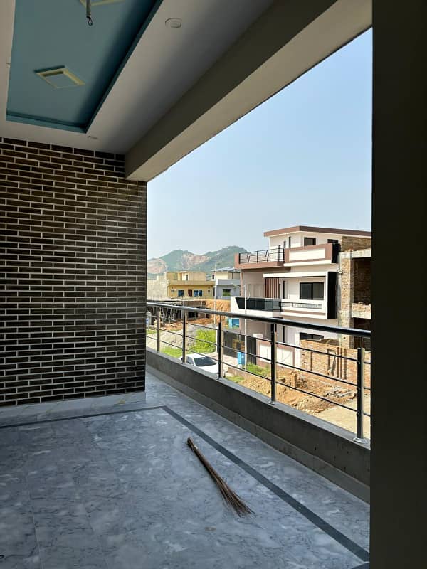10.8 MARLA HOUSE IN C1 BLOCK AVAILABLE FOR SALE ON VERY INVESTOR RATE 4