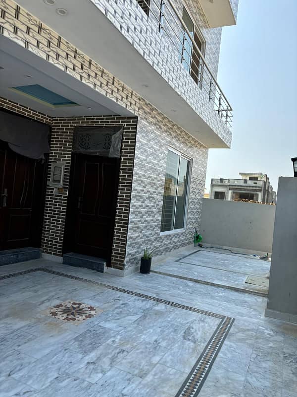 10.8 MARLA HOUSE IN C1 BLOCK AVAILABLE FOR SALE ON VERY INVESTOR RATE 5