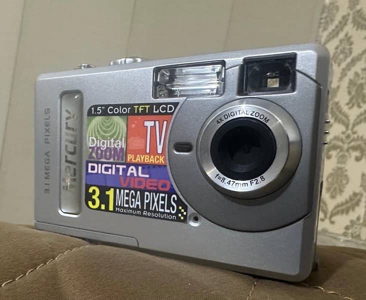 Mercury Digital Camera 3.1 Mega Pixels (VQ2220) 1