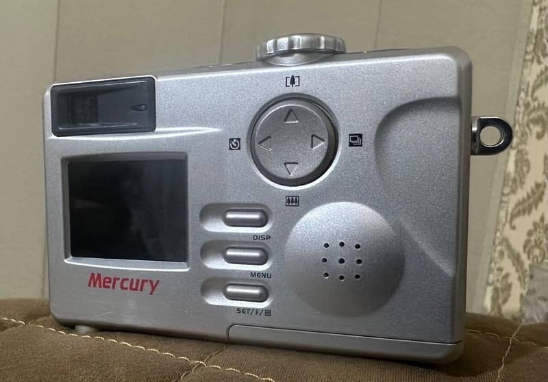 Mercury Digital Camera 3.1 Mega Pixels (VQ2220) 3