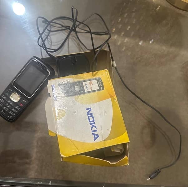 Nokia 1650 Black with Charger Box & Extra Casing / Battery 0