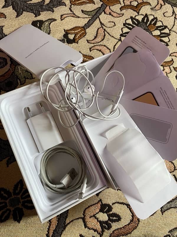iphone 11 128GB Complete Box Non PTA Waterpack 12
