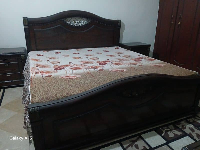 BED WITH 2 SIDE TABLES WITH MATTRESS DRESSJNG TABLE 0