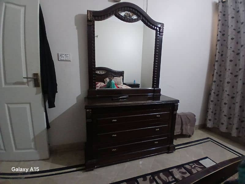 BED WITH 2 SIDE TABLES WITH MATTRESS DRESSJNG TABLE 1