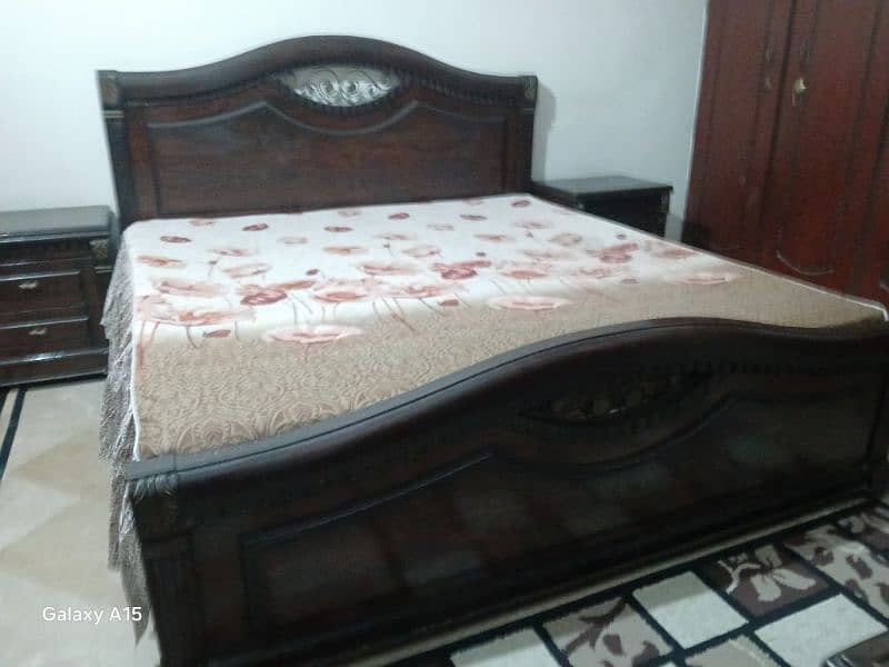 BED WITH 2 SIDE TABLES WITH MATTRESS DRESSJNG TABLE 2