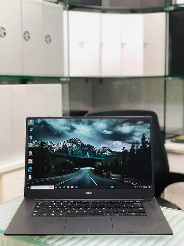 Dell Precision 5530 available in stock 0