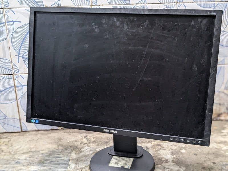 Samsung S24E650 rotatable LCD 0