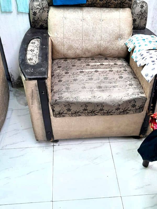 urgent sale sofa sett condition ok hai 1