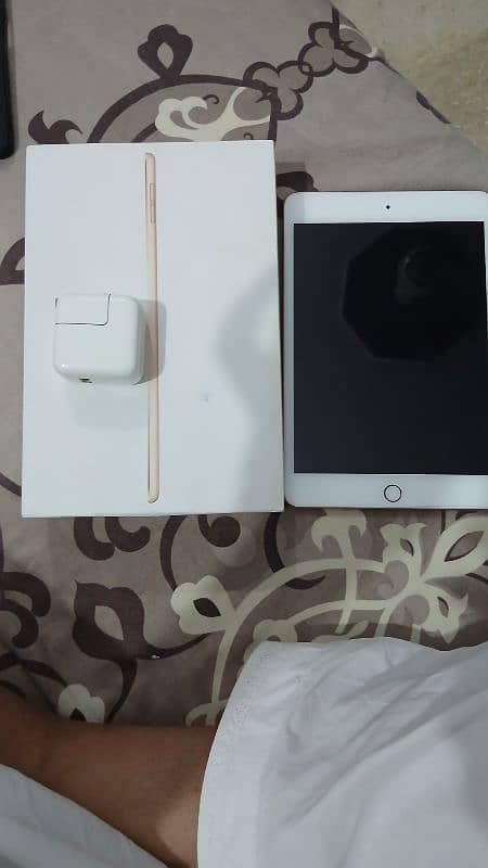 Ipad mini 5 for sale. 3