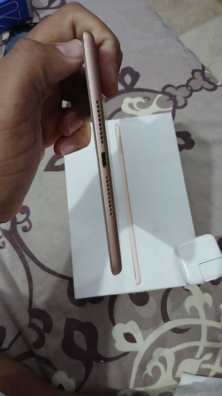 Ipad mini 5 for sale. 8