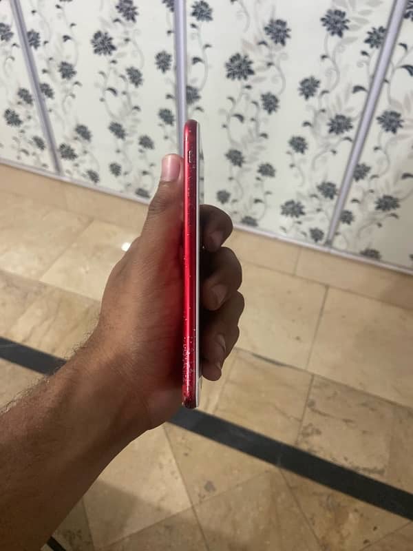 I phone 7 red colour 128 gb 2