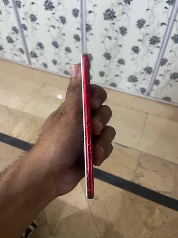 I phone 7 red colour 128 gb 3