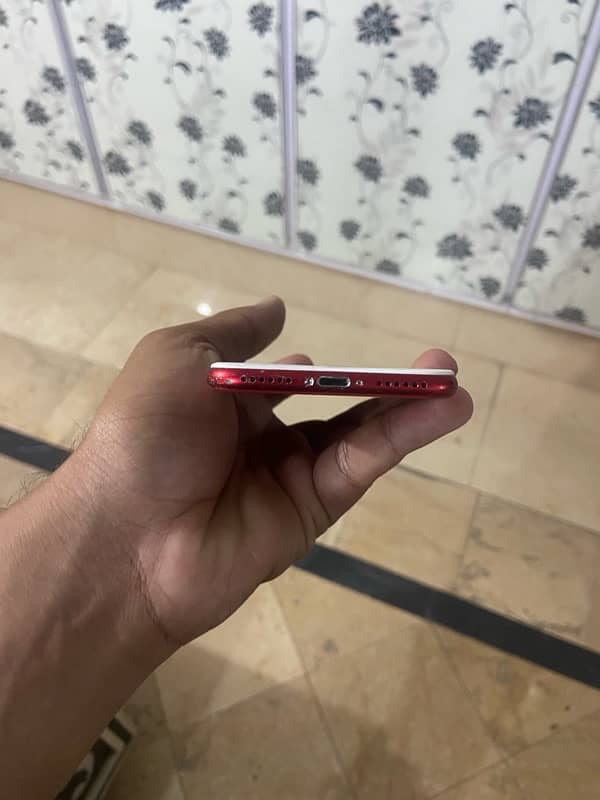 I phone 7 red colour 128 gb 4