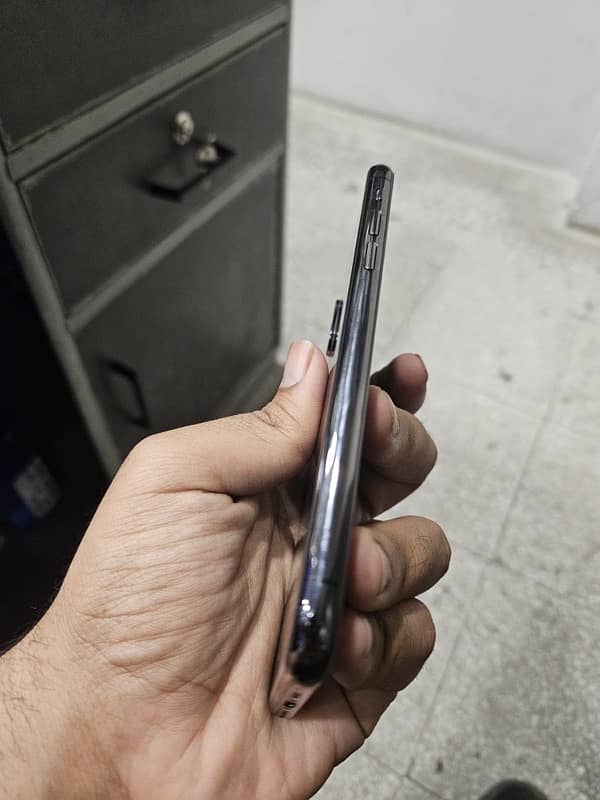 iphone xs pta approved dual sim 3