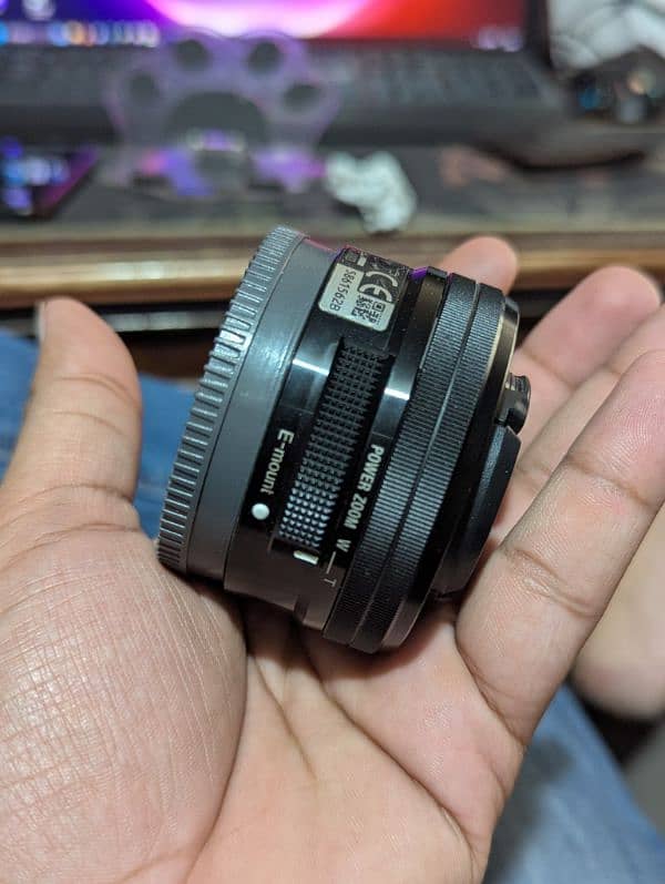 Sony a6400 body with kit lens 16-50mm 6