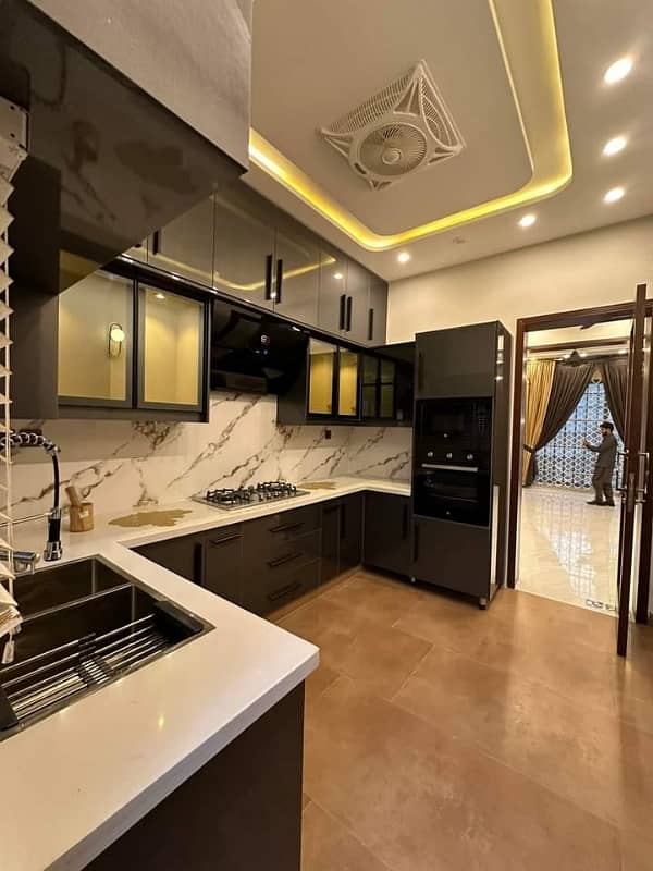 House For Sale 1000 Sq Yard West Open In Gulshan Block 7 9
