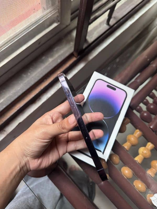 iPhone 14 pro Factory Unlocked 10/10 Sim + Esim 1