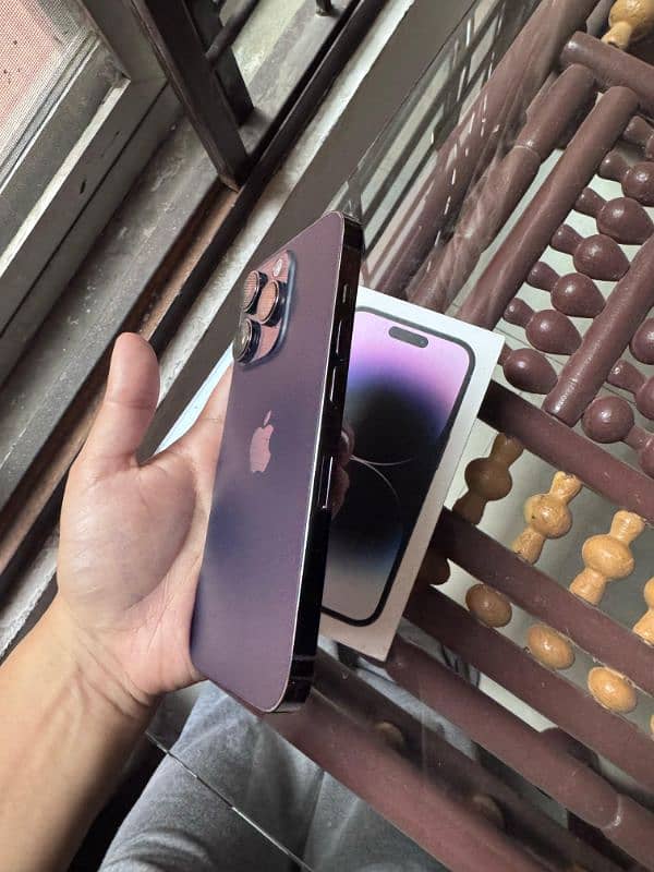 iPhone 14 pro Factory Unlocked 10/10 Sim + Esim 3