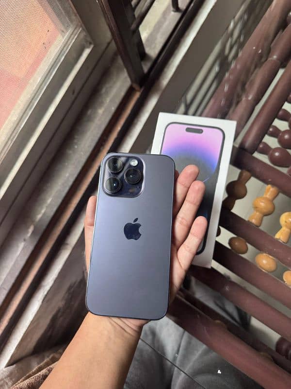 iPhone 14 pro Factory Unlocked 10/10 Sim + Esim 6