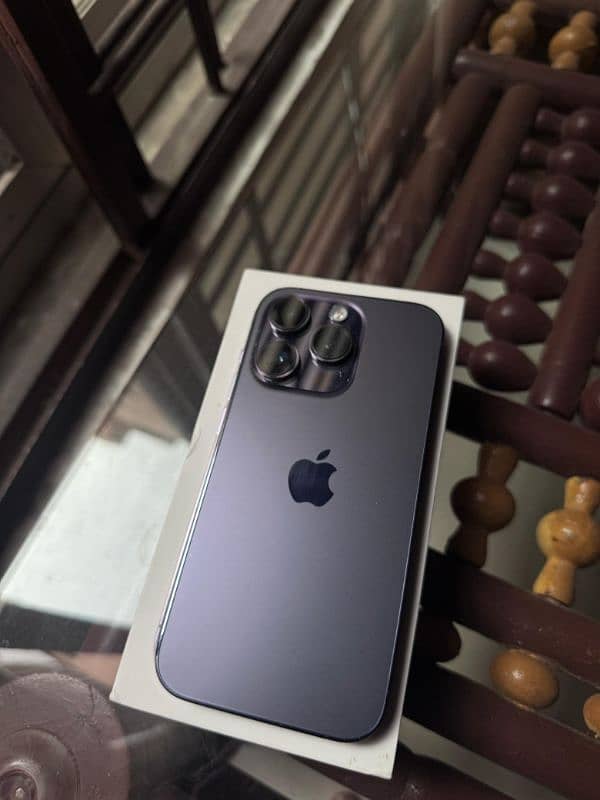 iPhone 14 pro Factory Unlocked 10/10 Sim + Esim 7
