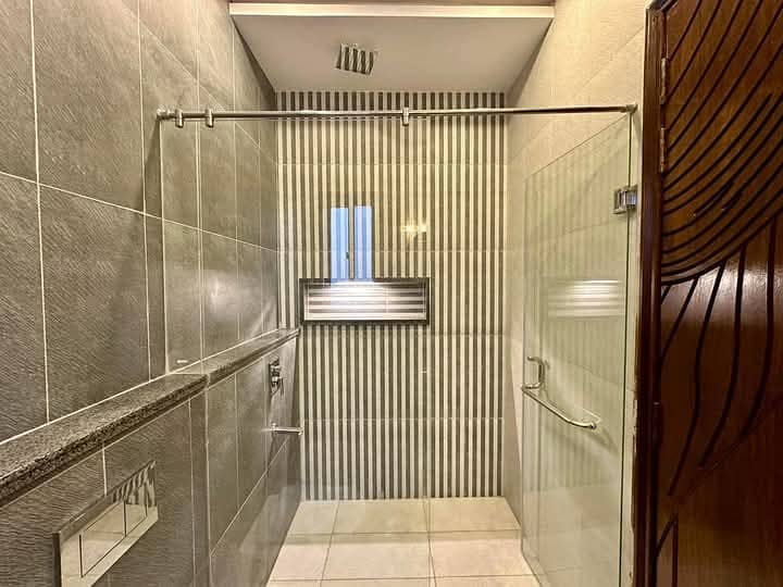 House For Sale 240 Yards West Open In Gulshan Block 5 2