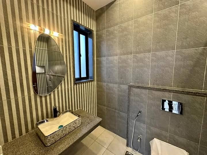 House For Sale 240 Yards West Open In Gulshan Block 5 3